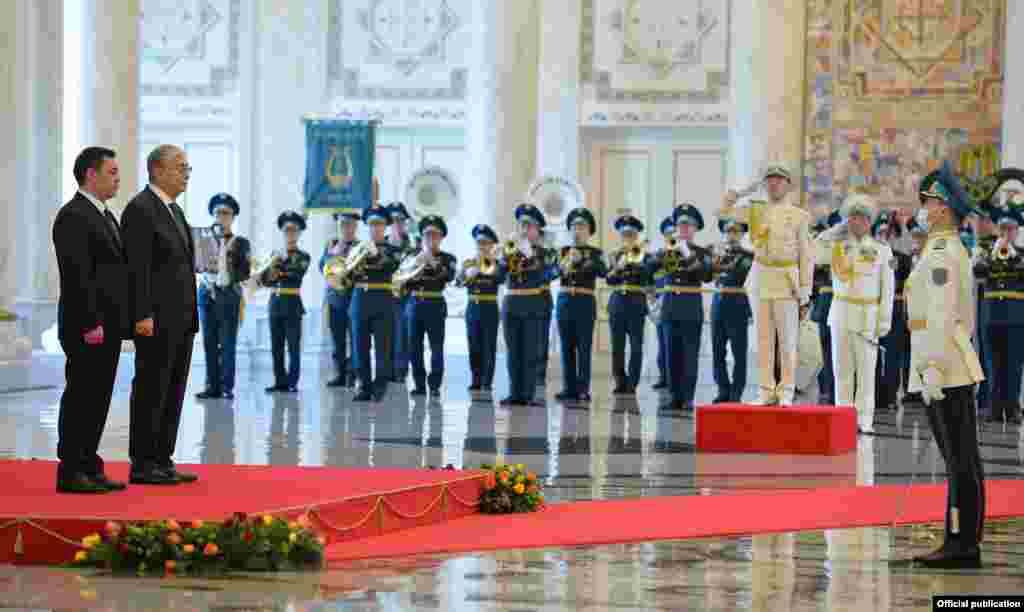 Жапаровдун Казакстандын премьер-министр Аскар Мамин, мажилистин жана ишкерлер чөйрөсүнүн өкүлдөрү менен жолугушуусу дагы мерчемделген.