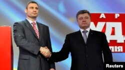 Віталій Кличко і Петро Порошенко під час з’їзду УДАРу, 29 березня 2014 року