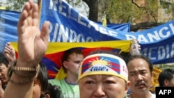 Тибетти Кытайдын басып алганынын 50-жылдыгы күнү  тибеттиктер Жаңы Делиде демонстрацияга чыгышты, 10-март 2009