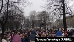 Peterburg: Boris Nemsowyň hormatyna guralan ýygnanyşyk