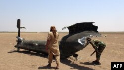 1-августта атып түшүрүлгөн Mи-8 тик учагынын сыныгы.