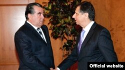 Дидори раисиҷумҳури Тоҷикистон бо Ян Фишер, муовини Бонки Аврупоии Таҷдид ва Рушд. Душанбе, 11 октябр