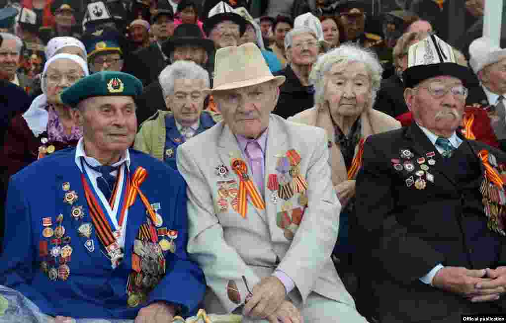 Ардагерлер майрамдык иш-чара учурунда.