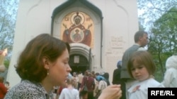 Каждый год 11 мая к православному храму на Ольшанском кладбище приходят потомки репрессированных «русских чехов»