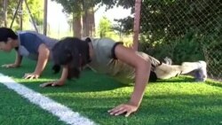 Карантинде таш көтөргөн балбан кыздар