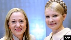Еврокомиссар по вопросам внешних сношений и европейской политики соседства Бенита Ферреро-Вальднер с премьер-министром Украины Юлией Тимошенко