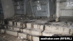 Aşgabadyň 'arassalanmaýan' zir-zibil gutulary