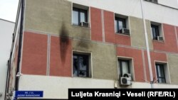 Здание Ассамблеи Косова после нападения 