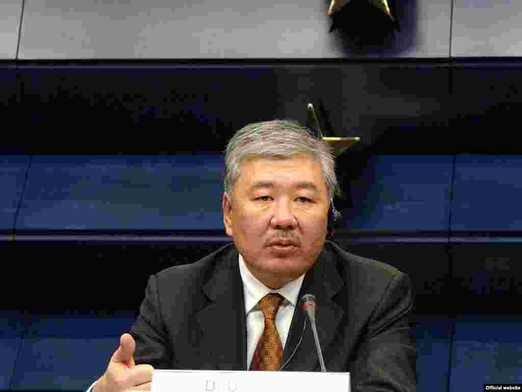 Данияр Үсөнов&nbsp;(21-декабрь 2009-жыл - 7-апрель 2010-жыл).