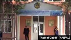 Здание суда столичного района Сомони