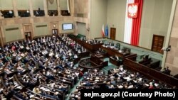 Як повідомляють польські ЗМІ, на засіданні ввечері 25 червня таке рішення підтримали 413 депутатів, 15 – були проти, троє – утрималися (фото архівне)