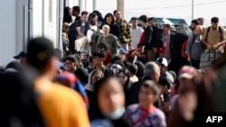 شماری از مهاجرین افغان که اخیراً از ایران برگشته اند.