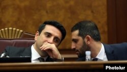 Armenia - Parliament speaker Alen Simonian (left) and one of his deputies, Ruben Rubinian, at a session of the National Assembly, Yerevan, August 6, 2021.