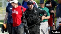 Співробітник спецназу на місці нападу, 14 червня 2017 року