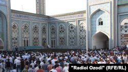 Масҷиди Душанбе дар вақти намози иди Рамазон