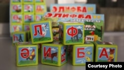 "Уен" оешмасы чыгарган татар әлифбасы шакмаклары