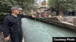 Суу жээгиндеги курулуштардын мыйзамдуулугун текшерүү учуру. Сүрөттө Ош мэри Жеңишбек Токторбаев.