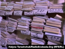 Більшість людей не забрала свої медичні картки