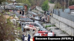 Разрушаването на незаконните постройки в квартал "Захарна фабрика"