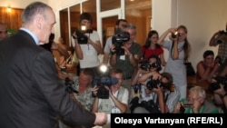 Александр Анкваб вполне может следовать тактике Наполеона: «Надо ввязаться в бой, а там посмотрим»