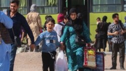 مهاجران اخراج شده از ایران از وضعیت رقت‌بار زندگی خود می‌گویند
