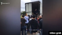 Ռուսաստան - Հայկական ծիրանի համար հերթը Մոսկվայում, 18-ը հուլիսի, 2020թ.