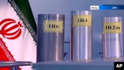 Центрифуги для обогащения урана, произведенные на заводе в иранском Нетензе, кадр из программы иранского ТВ