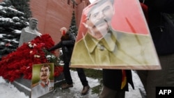 У могилы Сталина (архивное фото) 