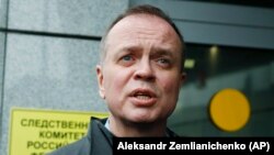 Ivan Pavlov speaks to the media next to the entrance of Russia's Investigative Committee in Moscow on April 30.