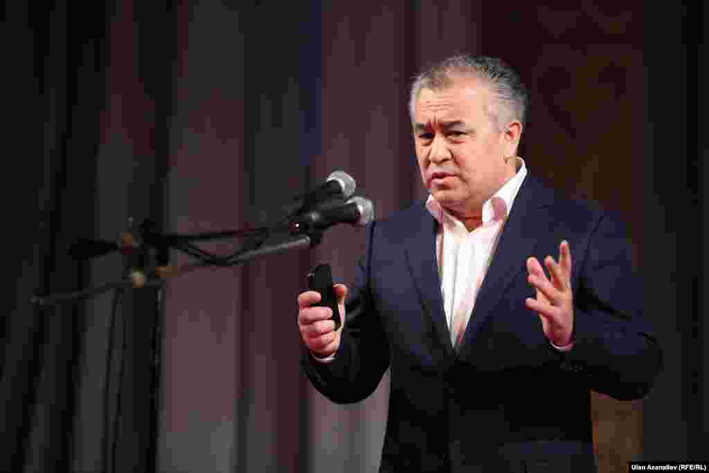 Сөз кезеги ЖК депутаты, &quot;Ата Мекен&quot; партиясынын төрагасы Өмүрбек Текебаевде