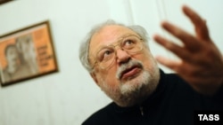 Режиссер Рустам Ибрагимбеков.