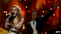 Евровидениедә Эммили Форест чыгыш ясый