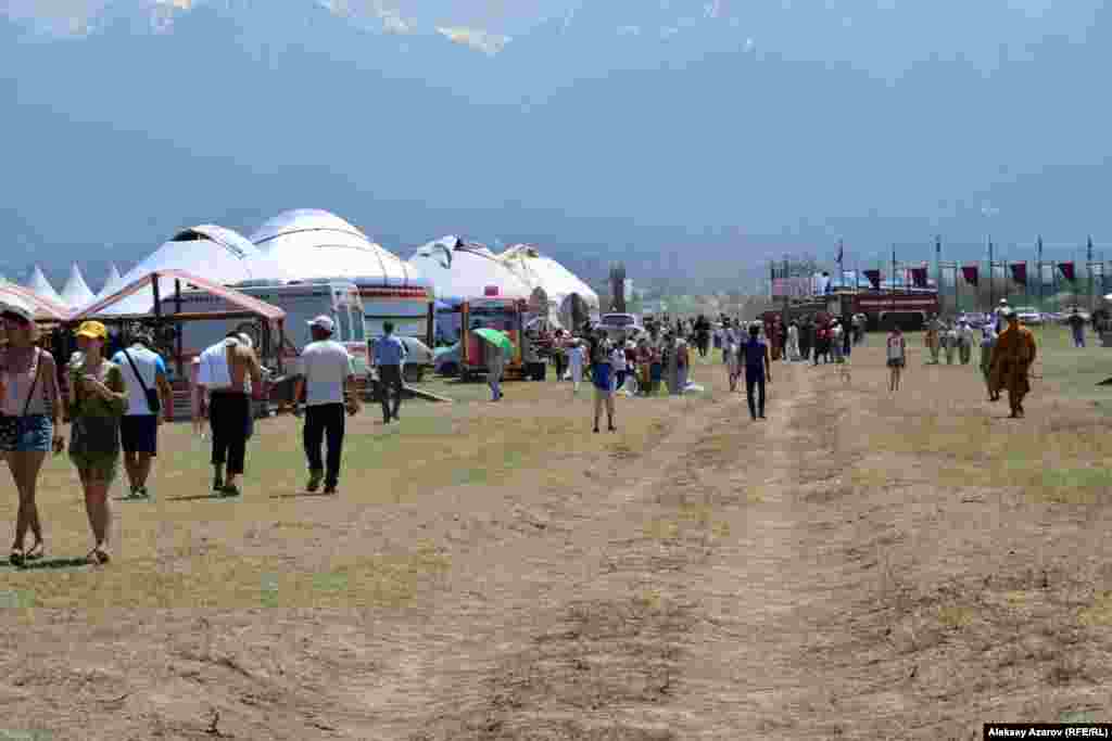 &laquo;Боралдайские сакские курганы&raquo; занимают территорию примерно в 3,5 километра в длину и около километра в ширину. В километре от входных ворот на время фестиваля развернут этноаул.
