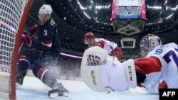Орусия менен АКШ хоккей командаларынын мелдеши. Сочи, 15-февраль.