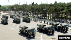 Военное сотрудничество России и Азербайджана российские эксперты объясняют тем, что это чуть ли не во благо Армении, а официальные российские представители, – что ничего личного, это всего лишь бизнес