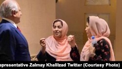 فوزیه کوفی (راست) شریفه زرمتی دو عضو هیئت گفتگوکننده دولت افغانستان