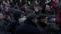 Грузинский спецназ разблокировал парламент, применив водометы