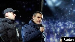 Vitaly Klitschko,  Oleh Tyahnybok və Arseniy Yatsenyuk 
