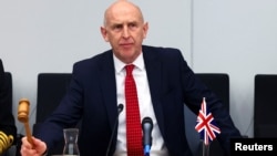 Міністр оборони Джон Гілі заявив, що плани включатимуть можливість введення «британських військ в Україну, щоб допомогти забезпечити мир в довгостроковій перспективі»