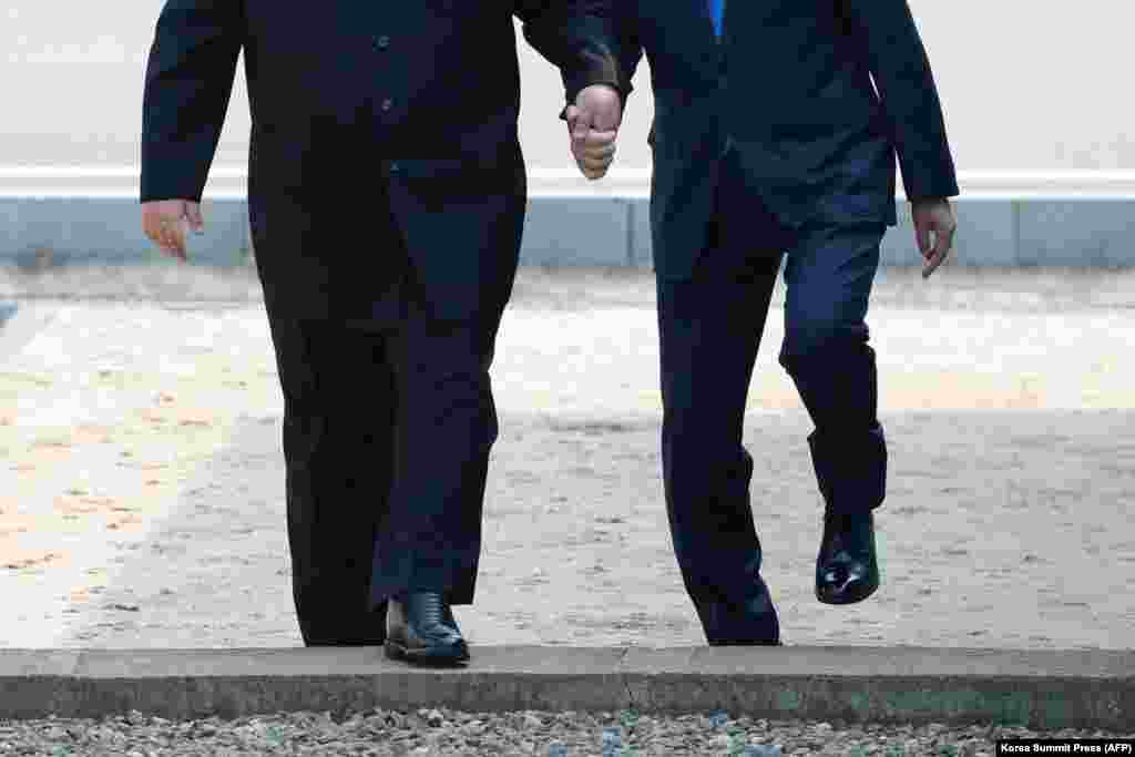 Кездесу қорытындысы бойынша өткен баспасөз мәслихатында Мун Чжэ Ин екі ел арасында енді соғыс болмайтынын және &quot;бейбітшіліктің жаңа дәуірі&quot; басталатынын мәлімдеді.&nbsp;