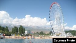 Самое популярное место отдыха на северном берегу озера, находится в селе Бостери.