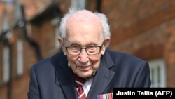 Капітан Томас Мур сьогодні стане лицарем ЇЇ Величності