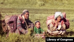 Казахи в степи. Истоическое фото Сергея Прокудина-Горского.  