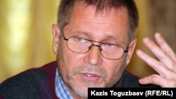 Құқық қорғаушы, журналист Сергей Дуванов. Алматы, 23 қазан 2012 жыл.