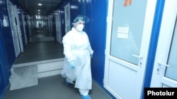 Բուժաշխատող «Նորք» ինֆեկցիոն հիվանդանոցում, հունիս, 2020թ.