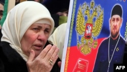 На организованном властями митинге в Чечне в поддержку Рамзана Кадырова. 2016 год, иллюстративная фотография