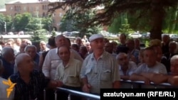 Քիմպրոմցիների ցույցը կառավարության շենքի մոտ, արխիվ