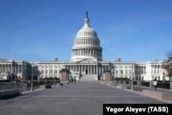 У Палаті Представників зареєстрували законопроєкт, який дозволятиме українцям з гуманітарним паролем отримати «зелену карту»