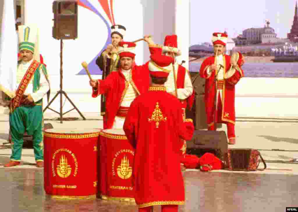 İstanbul Sabantuyı - 2009 - İstanbulda Topkapı mädäniät parkında uzgan tatar sabantuyı. Selman Yeşil fotoları © tawish.org