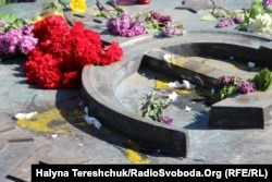 Цей радянський символ демонтували, як і перенесли поховання